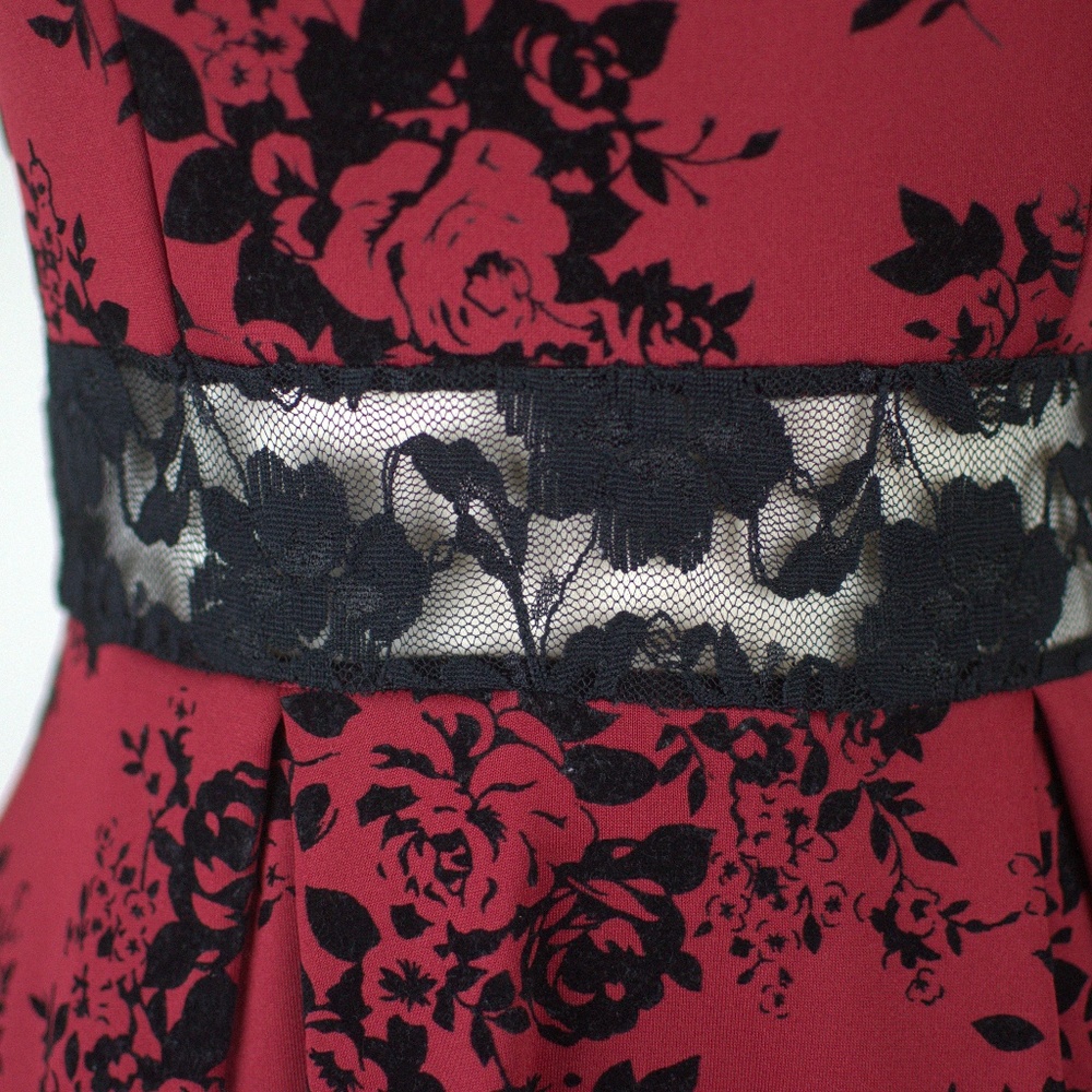 Red Floral Sleeveless Dress - Picture 3 of 8